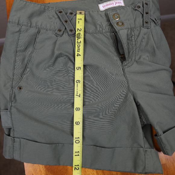 2/$7 ♦️Tommy Hilfiger Cuffed Shorts - Picture 4 of 4